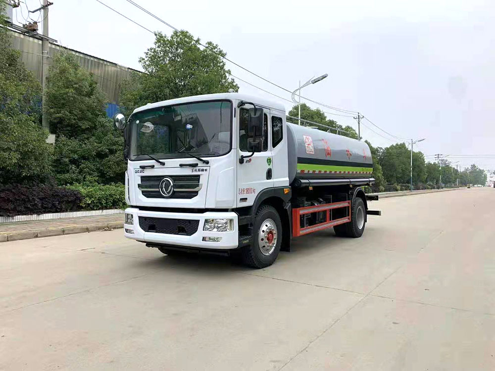 东风多利卡D9加长版洒水车