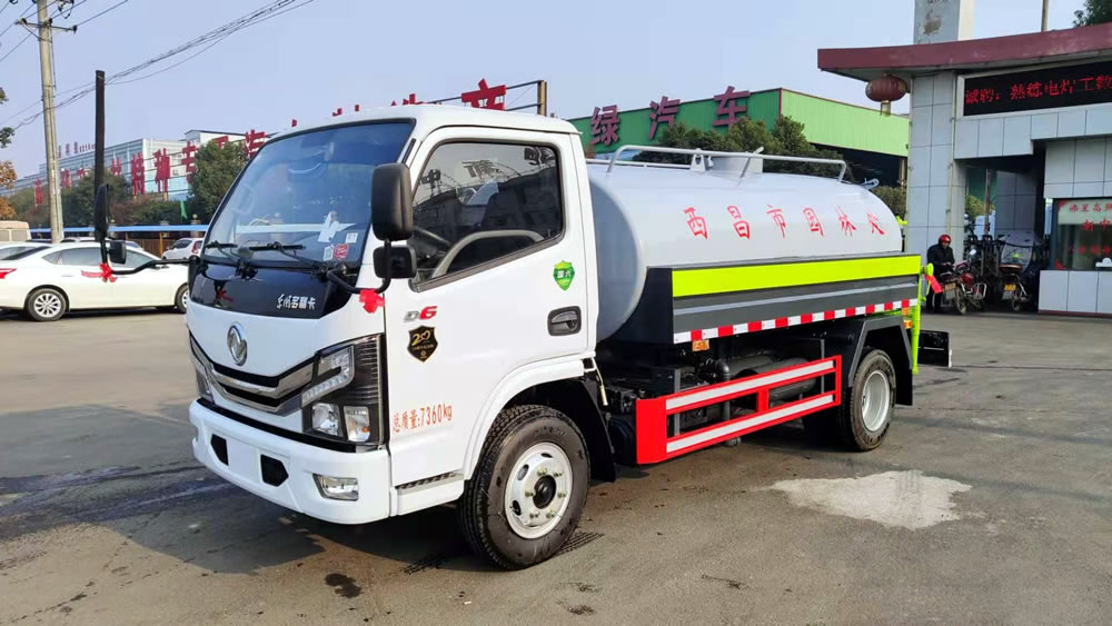 东风小多利卡6吨绿化洒水车