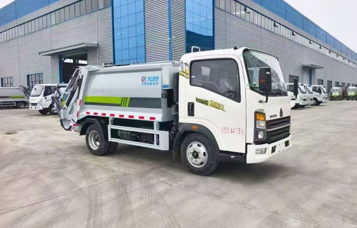 重汽豪沃蓝牌地库压缩垃圾车：开启地下空间清运新时代