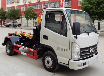 凯马3方小型勾臂垃圾车